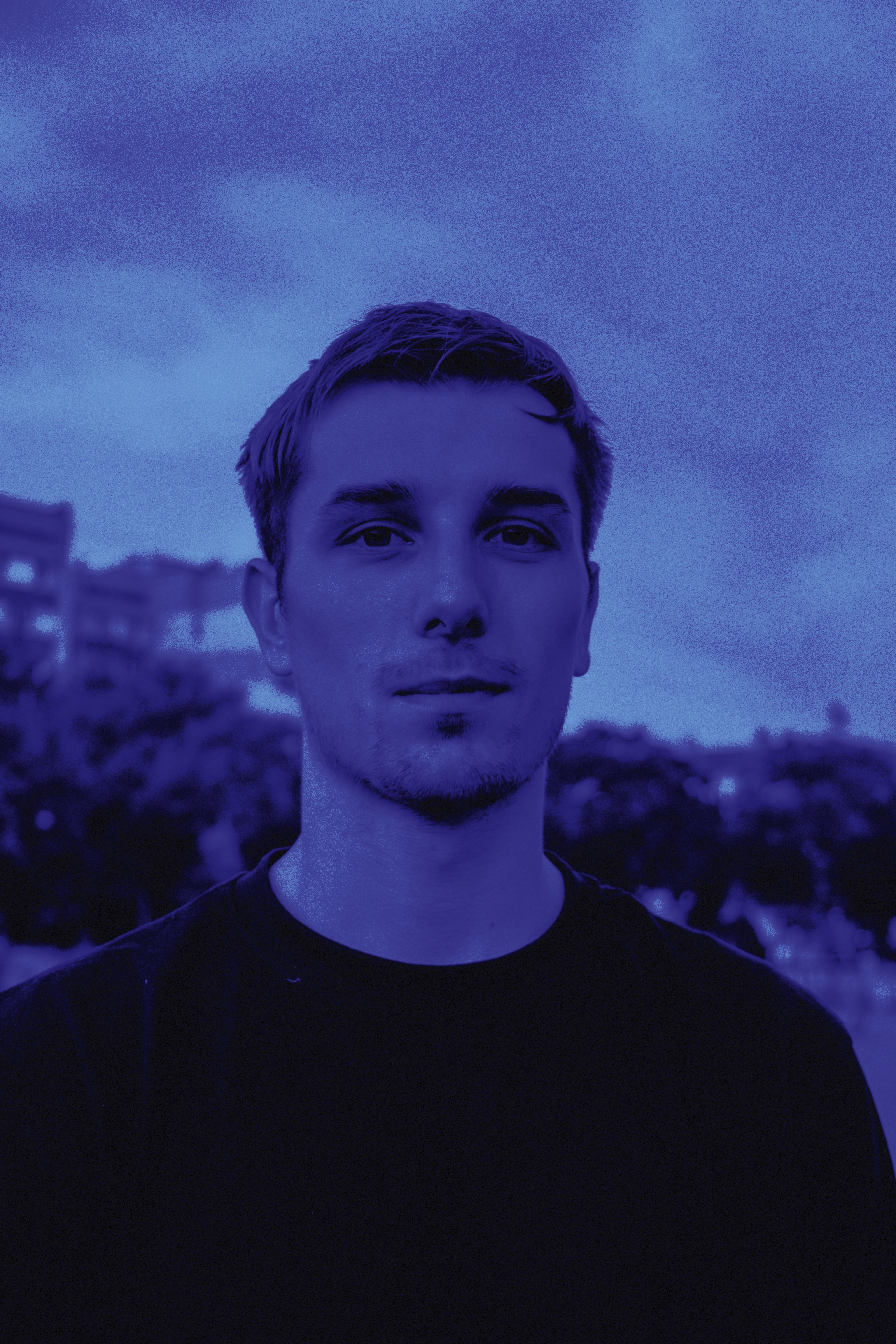 man in black crew neck shirt