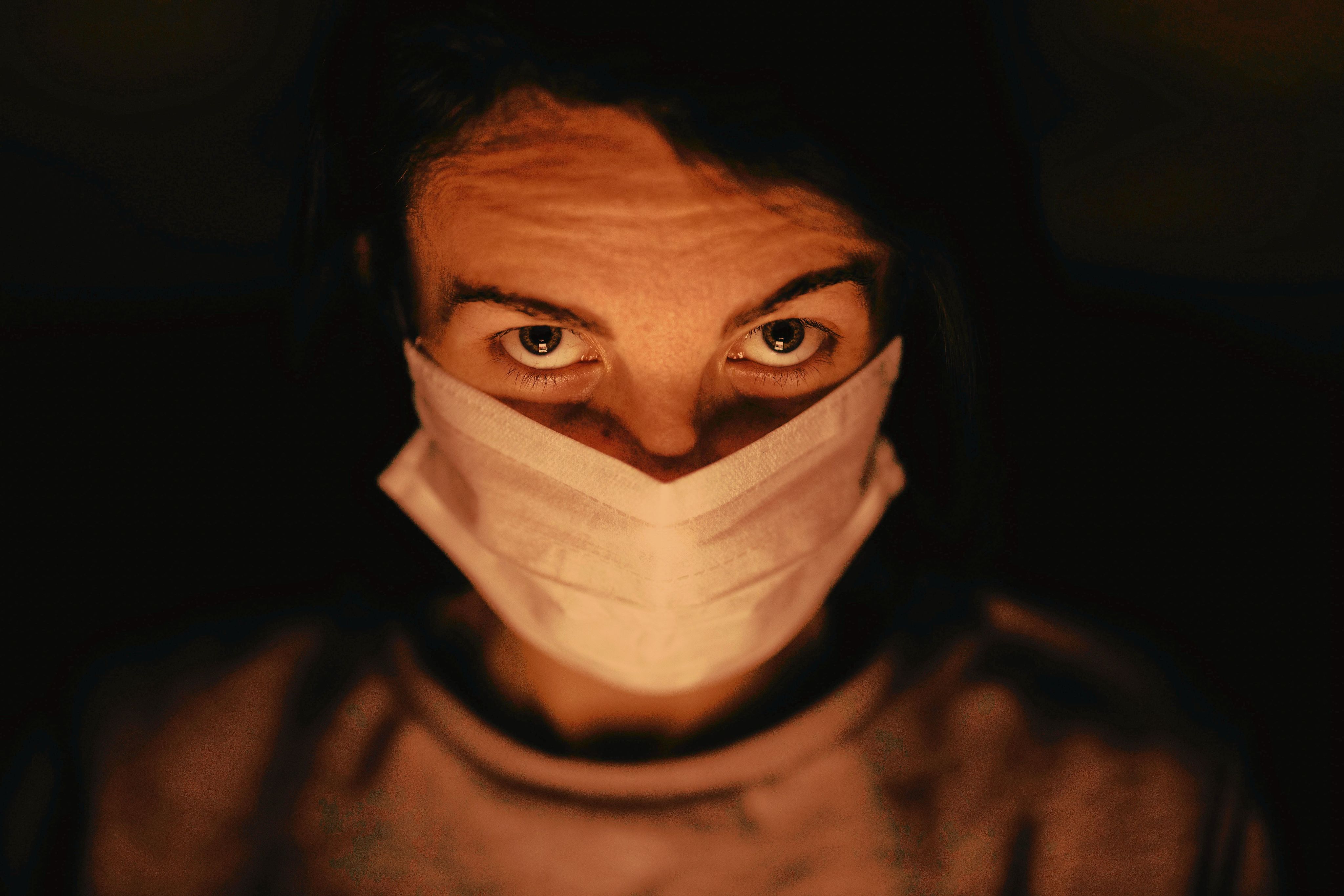 man in black crew neck shirt